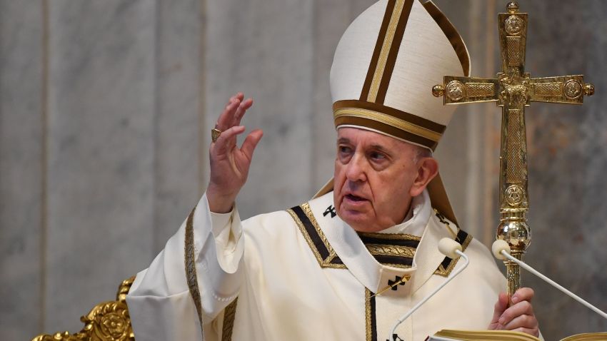 Pope Francis blesses attendees as he celebrates Easter