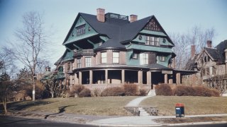 Cartright Hall at University of Bridgeport.