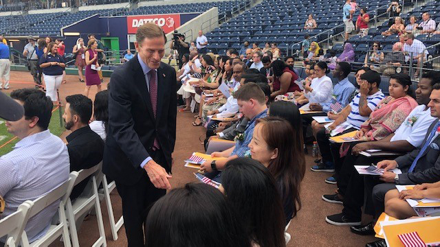 Naturalization ceremony2