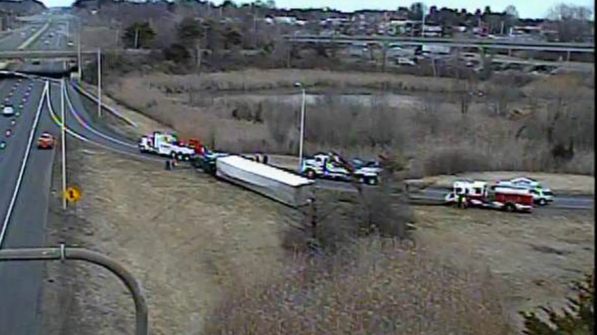 Truck Rollover Closes I-84 Ramp in Southington – NBC Connecticut