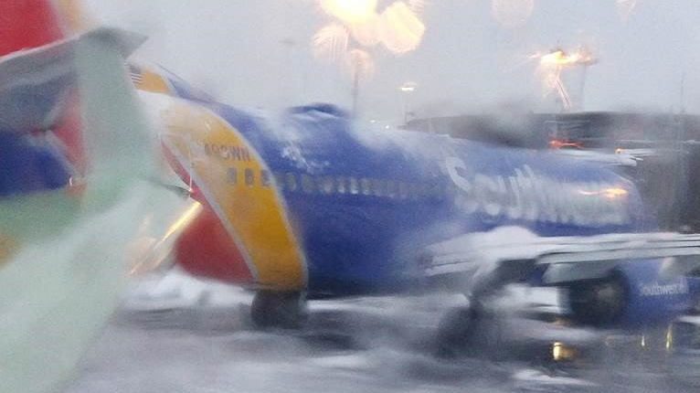 Southwest Planes Newark Clip Wings
