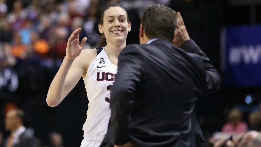 breanna stewart geno auriemma