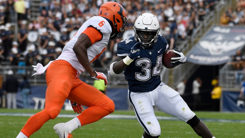 Illinois UConn Football
