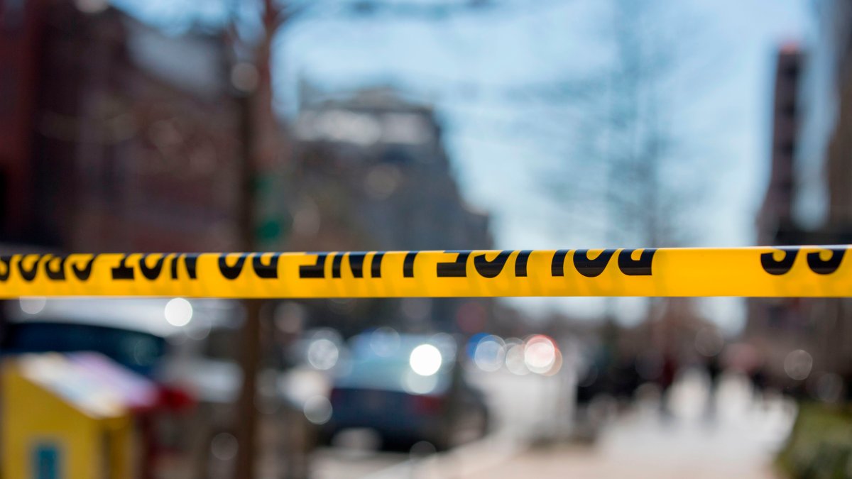 3 Dead, Including Suspect, After Man Cuts Throat of Arkansas Cop – NBC Connecticut - Vimarsana News
