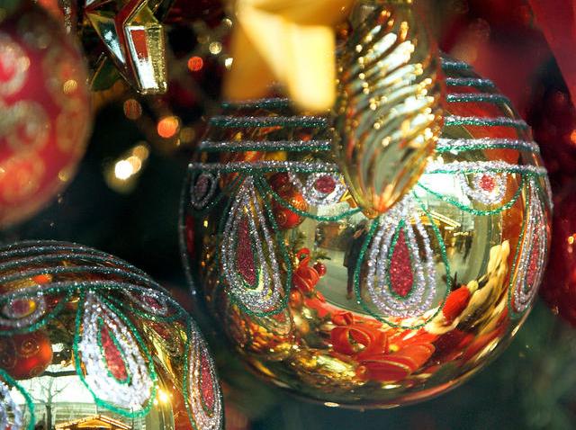 113008 Christmas decorations