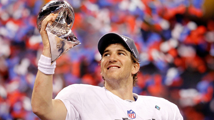 Eli-Manning-Super-Bowl-trophy