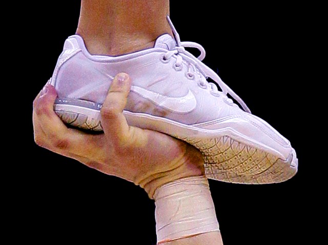 Earns Nike