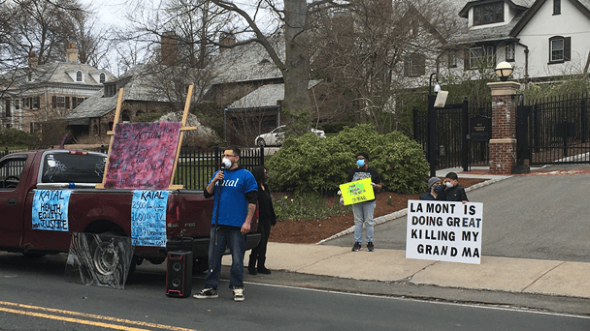Protesters Fight For Prisoners to Be Released Because of Coronavirus ...