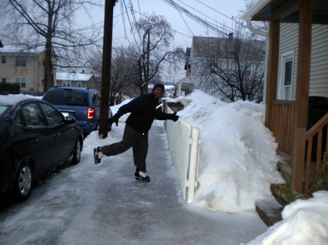 sidewalk skating_640_480