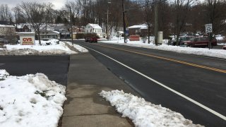 southington-pedestrian-cvs-main-street