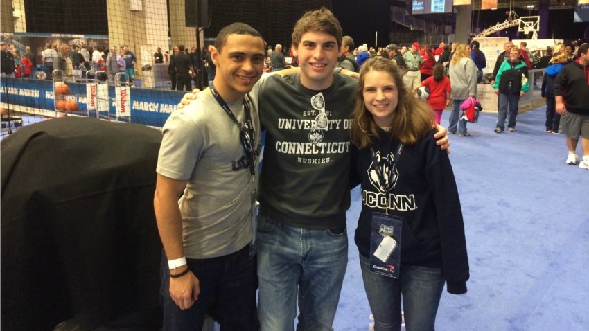 student fans uconn_1200