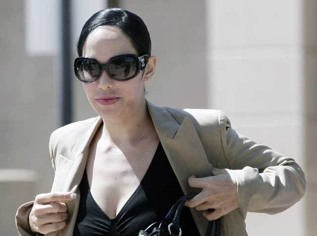 suleman_nadya_walking