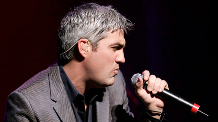 taylor-hicks-singing