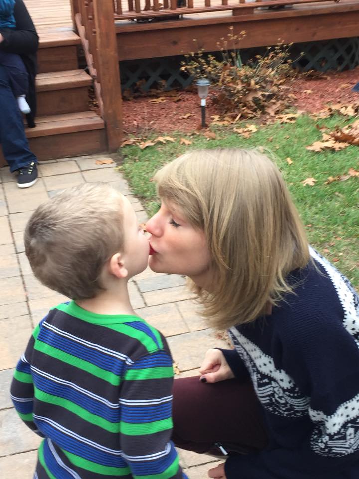 Taylor Swift Surprises North Haven Family With Gifts for Toddler – NBC  Connecticut