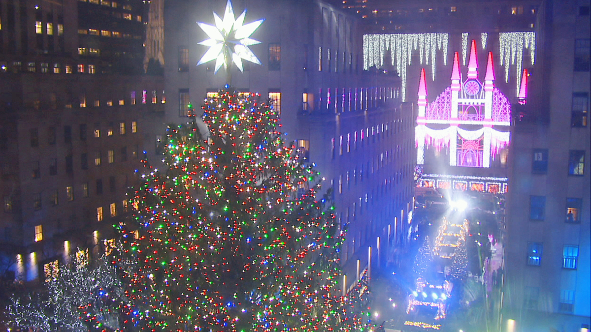 The Rockefeller Center Christmas Tree Lights Up for the 2017 Season – NBC Connecticut