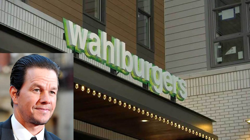 wahlburgers and mark wahlberg