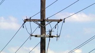 wooden-power-line-072011