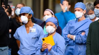 Medicale professionals wearing masks