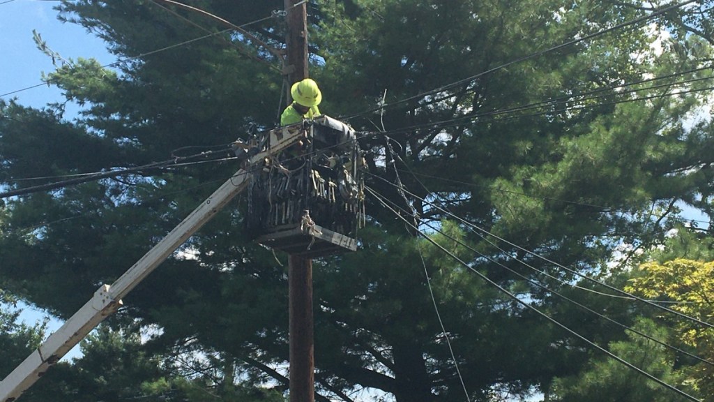 eversource lineman working in a bucket truck