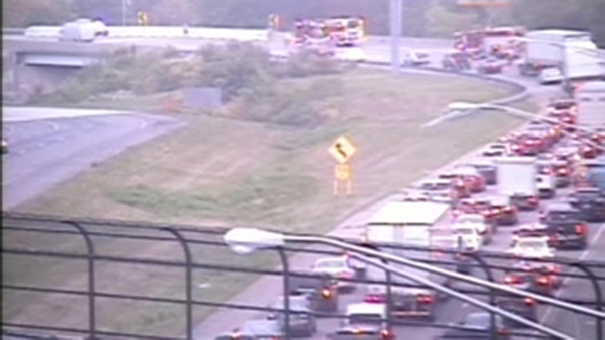 Crash Closes Lanes of I-84 East in West Hartford – NBC Connecticut