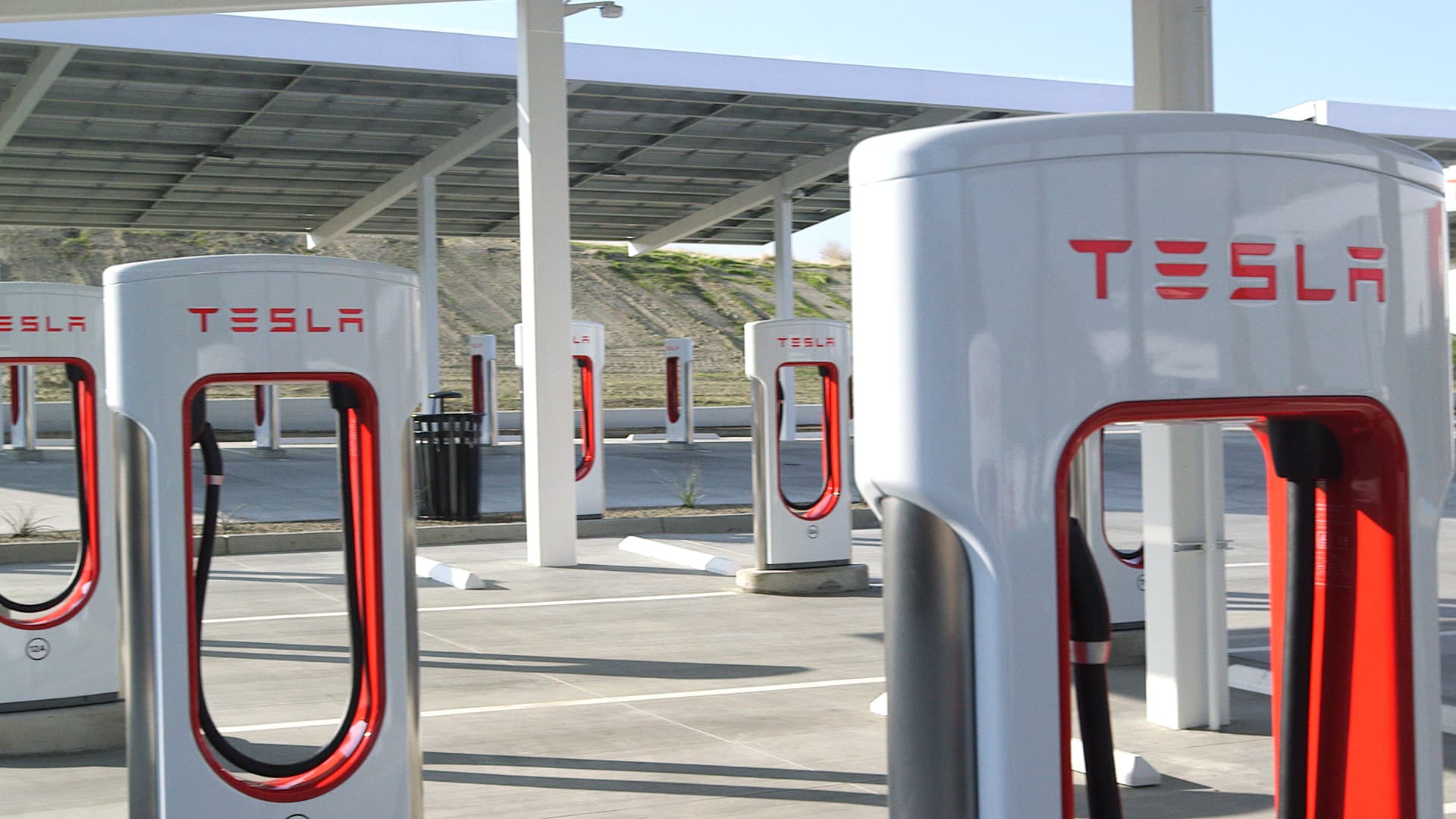 Stocks Making the Biggest Moves in the Premarket: Tesla, Nike, JPMorgan Chase & More - Vimarsana News