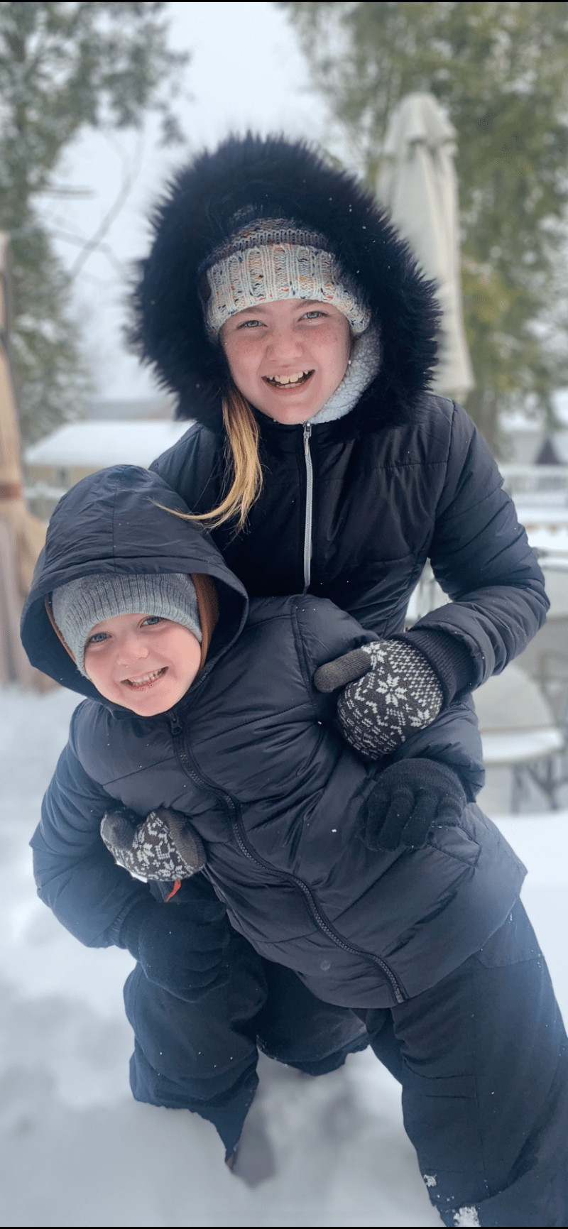 Brooke Michael disfrutando de la nieve en Plainville