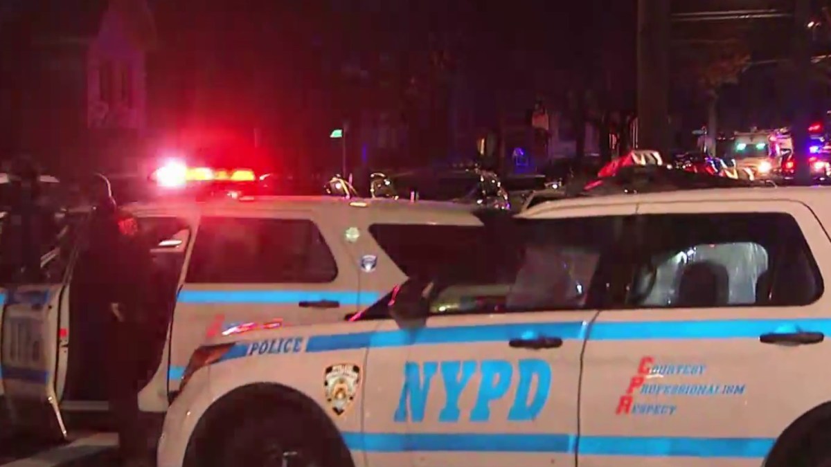 2 U.S. Marshals Shot in NYC Gunfight With Massachusetts Fugitive