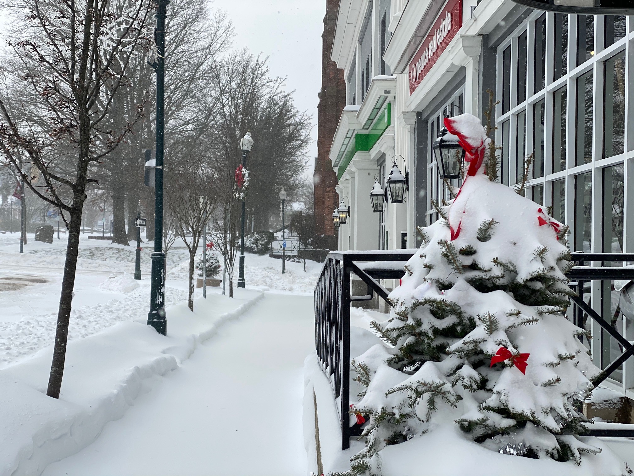 A neve estava linda no centro de Wallingford na manhã de quinta-feira