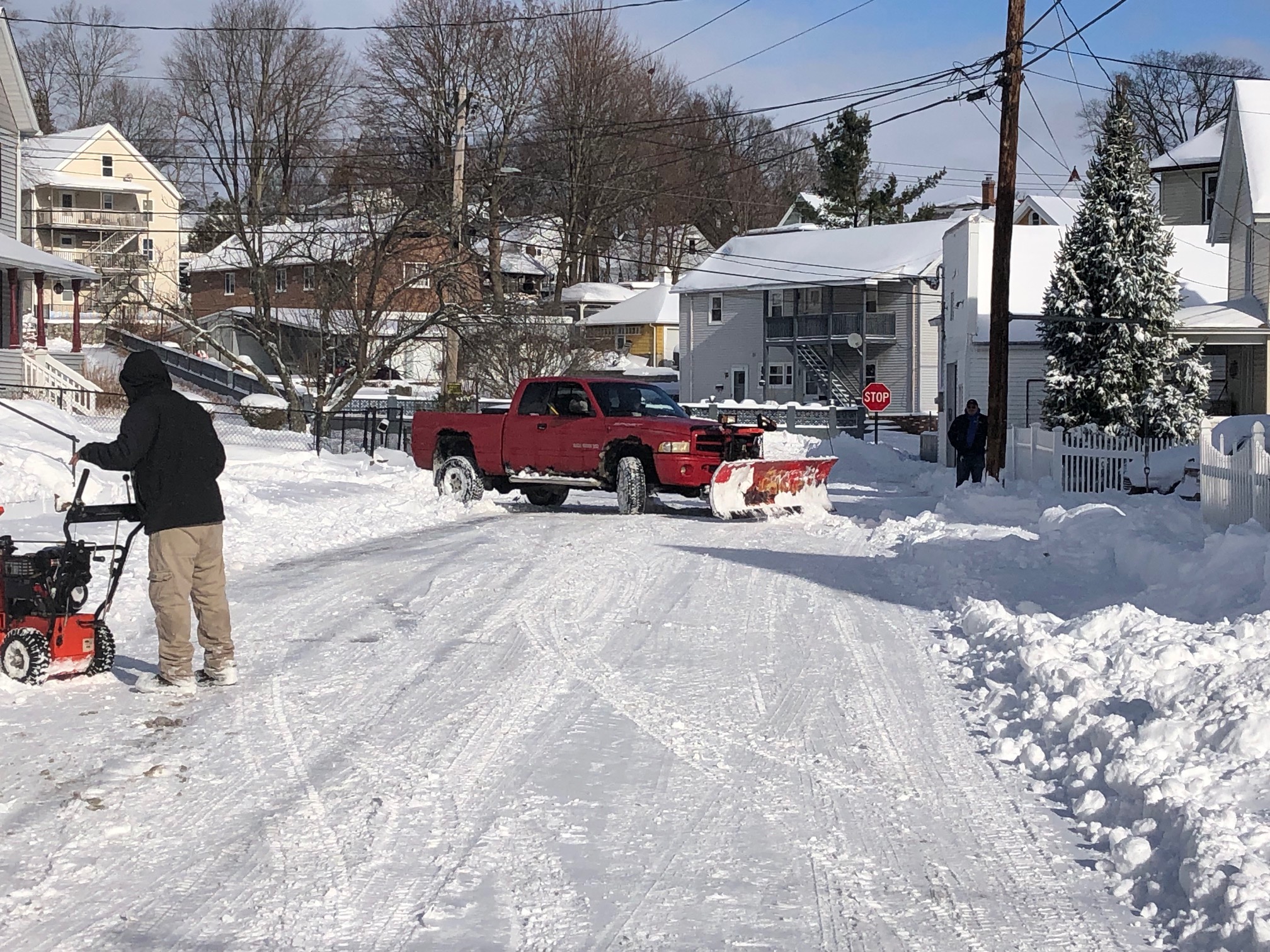 Gli aratri erano fuori a Naugatuck giovedì mattina