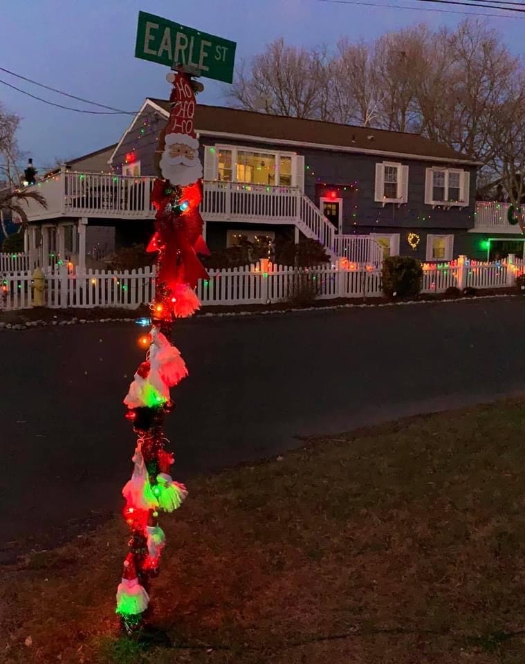 Merriment Comes To Milford with Decorative Challenge - Vimarsana News