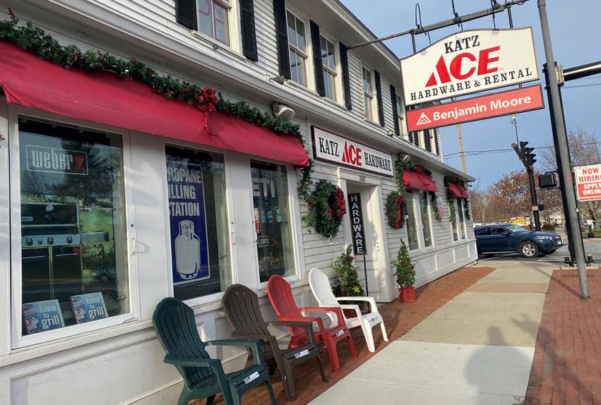 Connecticut Residents Stock Up as Storm Nears Close - Vimarsana News