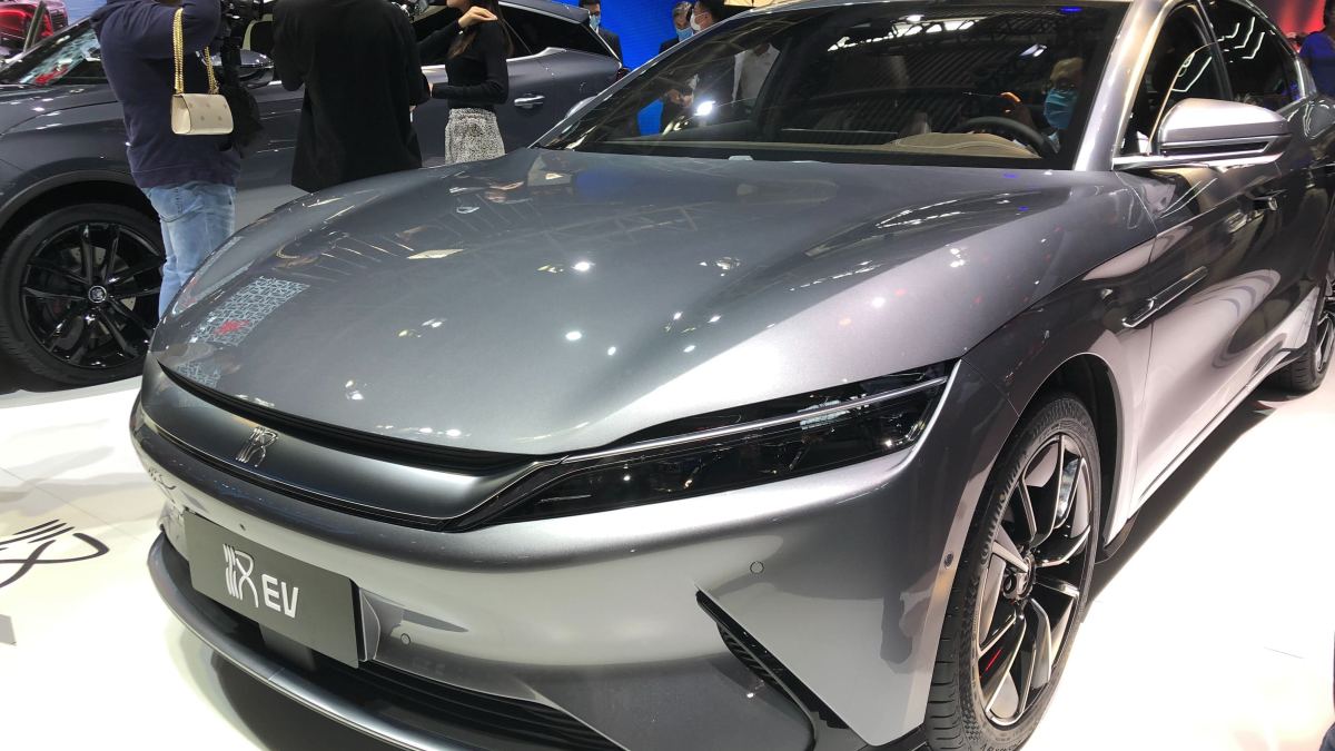 Warren Buffett-Backed Chinese Electric Car Company Outsells Its Start-Up Rivals - Vimarsana News