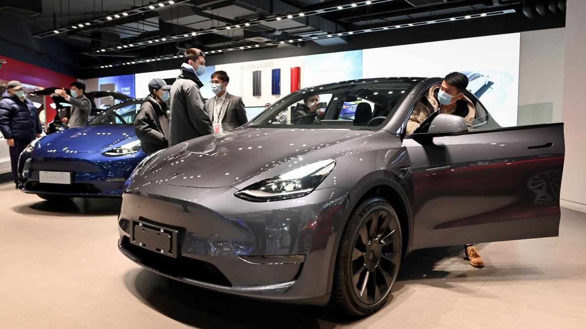 Telsa Invites More Drivers to 'Full Self-Driving Beta' Program — Read the Email Here – NBC Connecticut - Vimarsana News