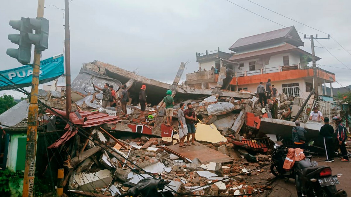 At Least 42 Dead as Indonesia Quake Topples Homes, Buildings – NBC