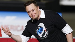 SpaceX founder Elon Musk gestures to the audience after being recognized by U.S. President Donald Trump at NASA’s Vehicle Assembly Building following the successful launch of a Falcon 9 rocket with the Crew Dragon spacecraft from pad 39A at the Kennedy Space Center