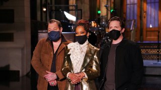 "Regina King" Episode 1797 -- Pictured: (l-r) Musical guest Nathaniel Rateliff, host Regina King, and Beck Bennett during Promos in Studio 8H on Thursday, February 11, 2021.