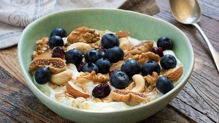 To ‘Stay Healthy and Strong,’ a Dietician Says She Eats These 5 Staple Foods of the Mediterranean Diet