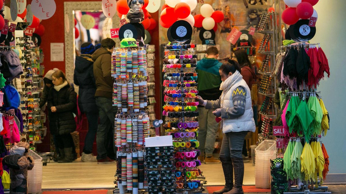 European Markets Climb as Investors Monitor Recession Risks - Vimarsana News