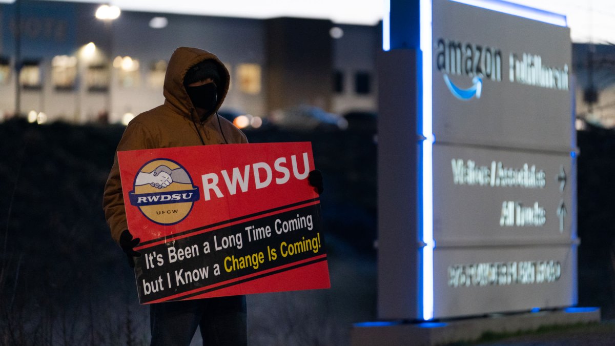 Amazon Illegally Interfered in Alabama Warehouse Vote, Union Alleges - Vimarsana News