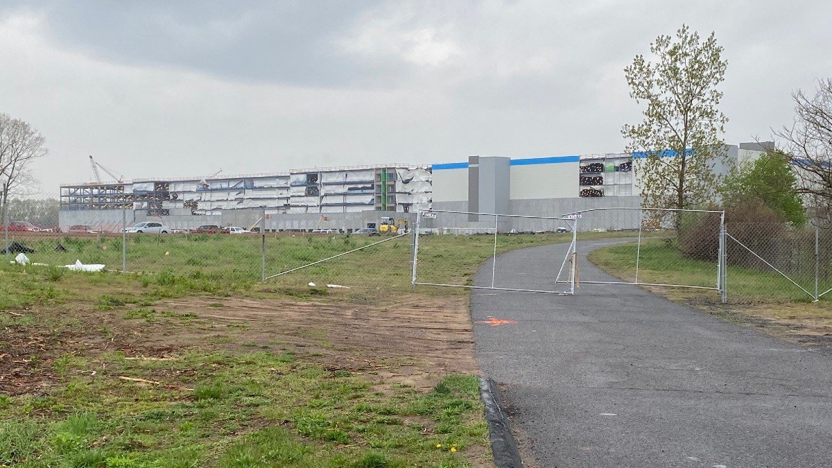 Nooses found at Windsor construction site lead to lawsuit against Amazon, contractors - Vimarsana News