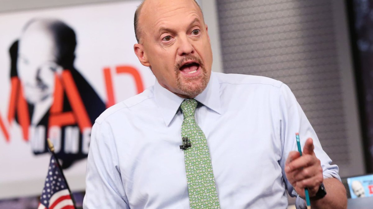 Cramer Expects Omicron-Related Stock Slump to Be Short-Lived, So He's Putting Cash to Work - Vimarsana News
