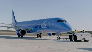 breeze airways jet