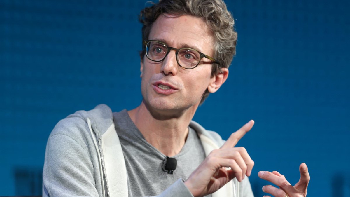 BuzzFeed Shares Fall on First Day of Trading After SPAC Merger - Vimarsana News