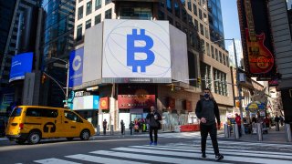 Monitors display Coinbase and Bitcoin signage during the company’s initial public offering (IPO) at the Nasdaq MarketSite in New York, U.S., on Wednesday, April 14, 2021.