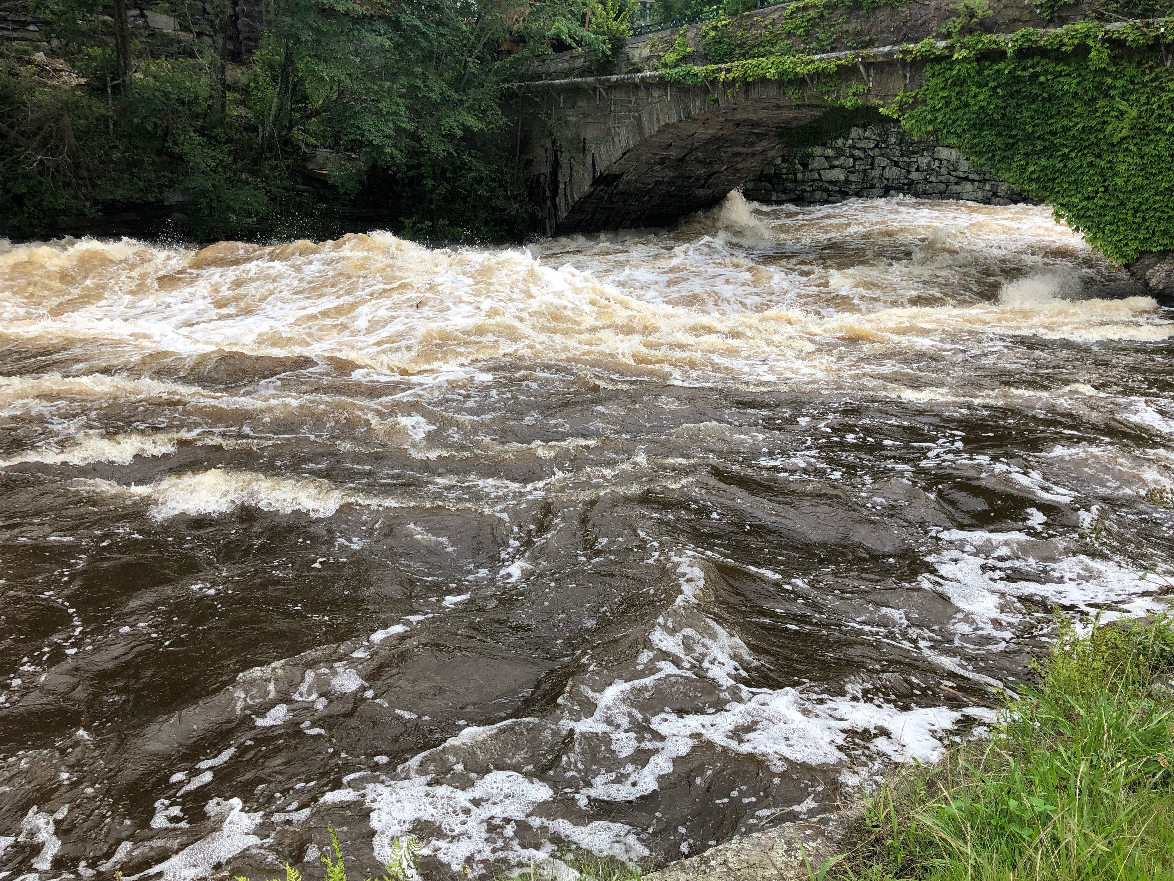 Rising Water Levels at Willimantic River Draws Small Crowds - Vimarsana News