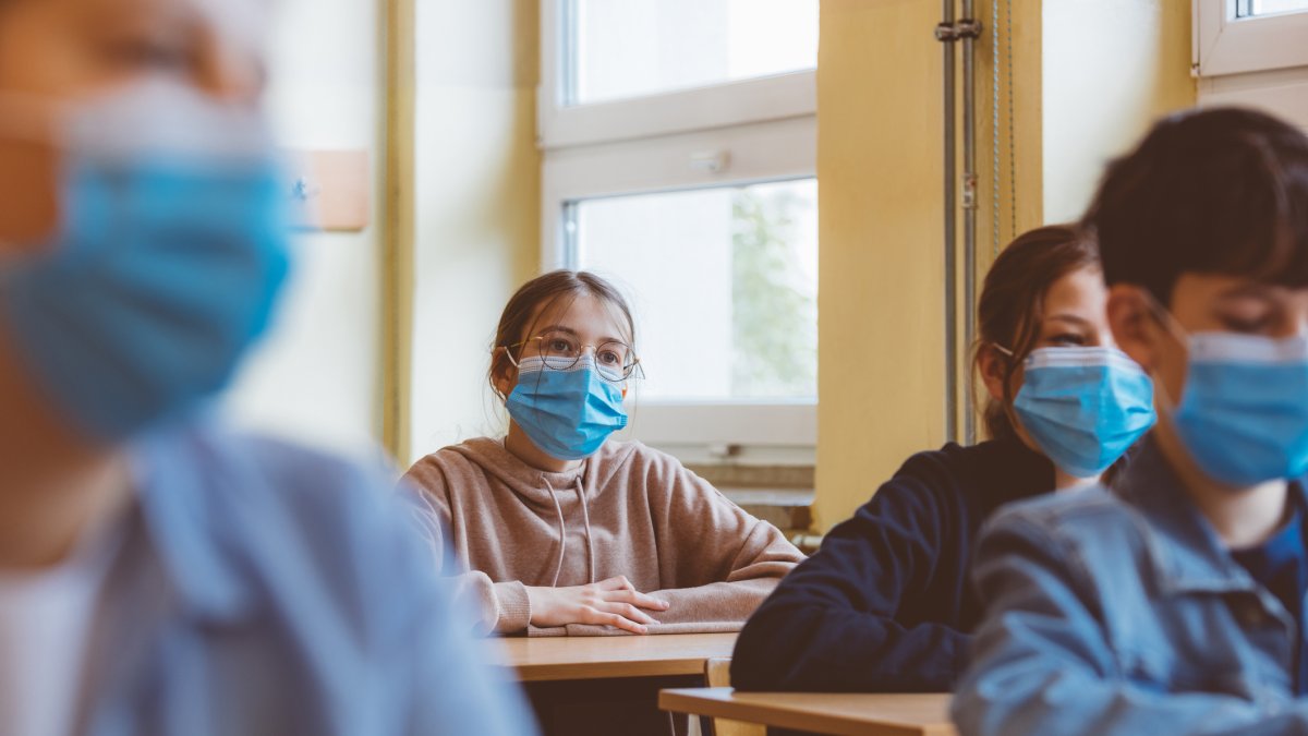 Students Speak Against Mask Mandate in Schools - Vimarsana News