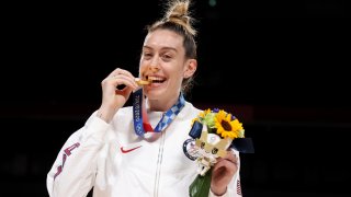 Women's Basketball Medal Ceremony - Olympics: Day 16