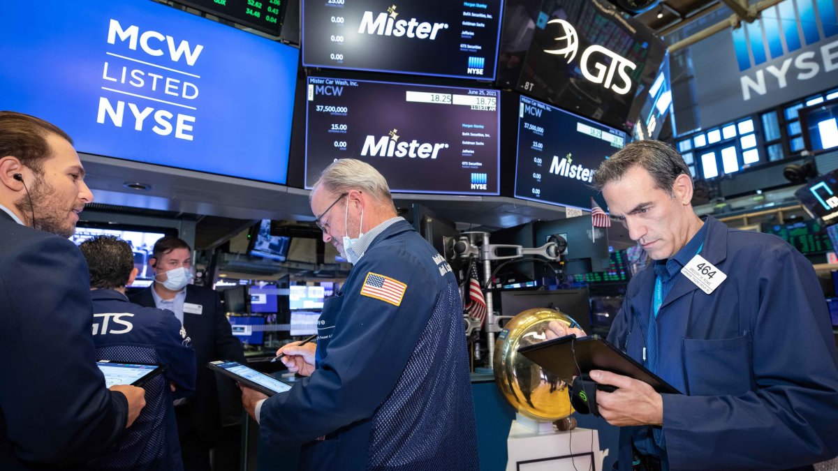 Treasury Yields Are Mixed, With Geopolitical Tensions and Fed Minutes in Focus - Vimarsana News