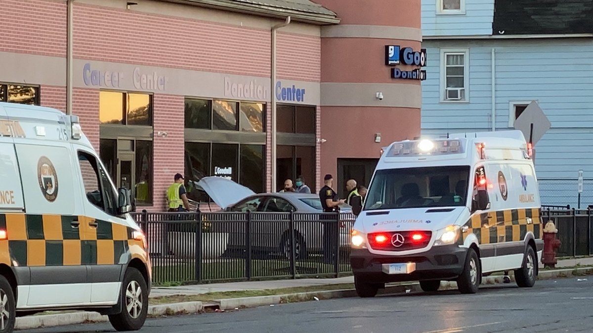 Car Hits Goodwill Building in Hartford – NBC Connecticut