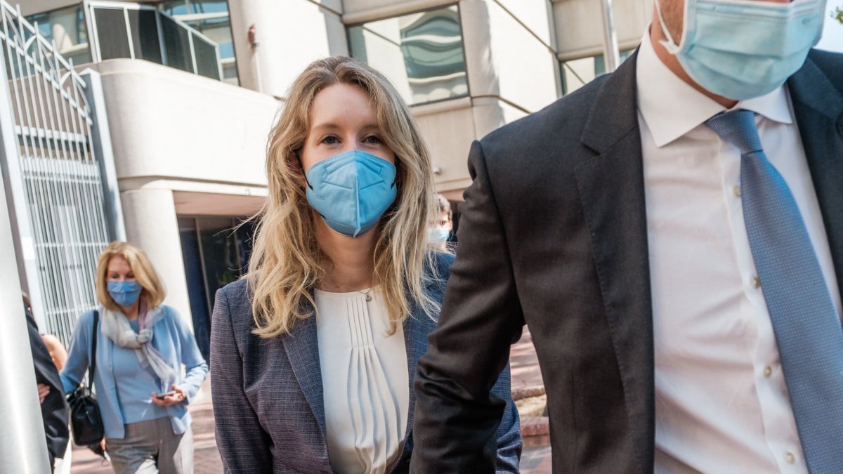 Ex-Theranos Project Manager Testifies That Elizabeth Holmes Told Him to Conceal Parts of Testing Lab - Vimarsana News